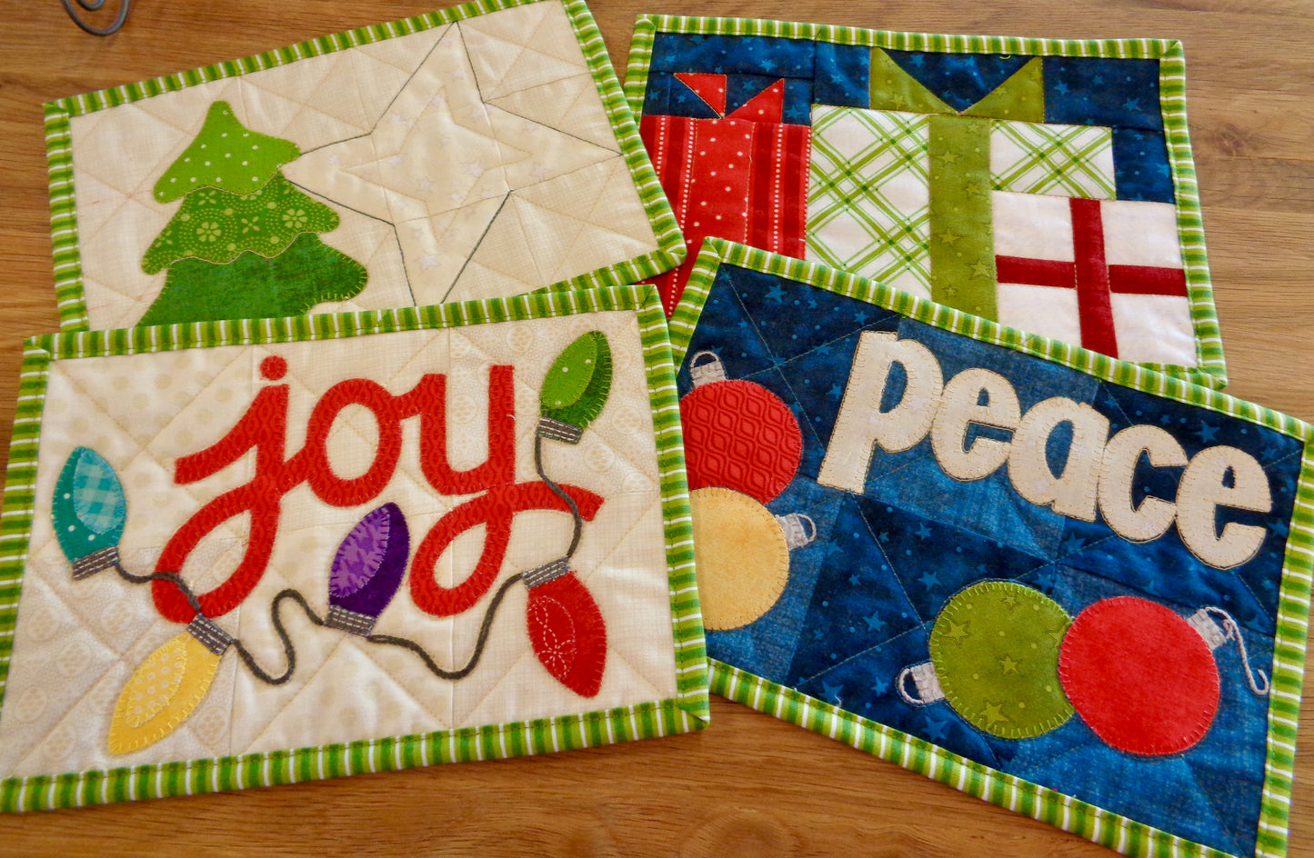 Christmas Mug Rugs Pattern